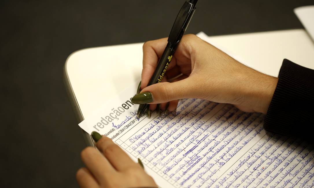 The current image has no alternative text. The file name is: xredacao-enem-jpg-pagespeed-ic-h46dvtdaet