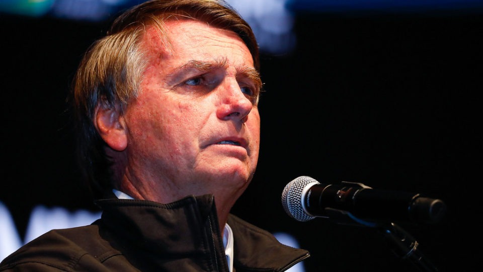 A imagem atual não possui texto alternativo. O nome do arquivo é: bolsonaro-15
