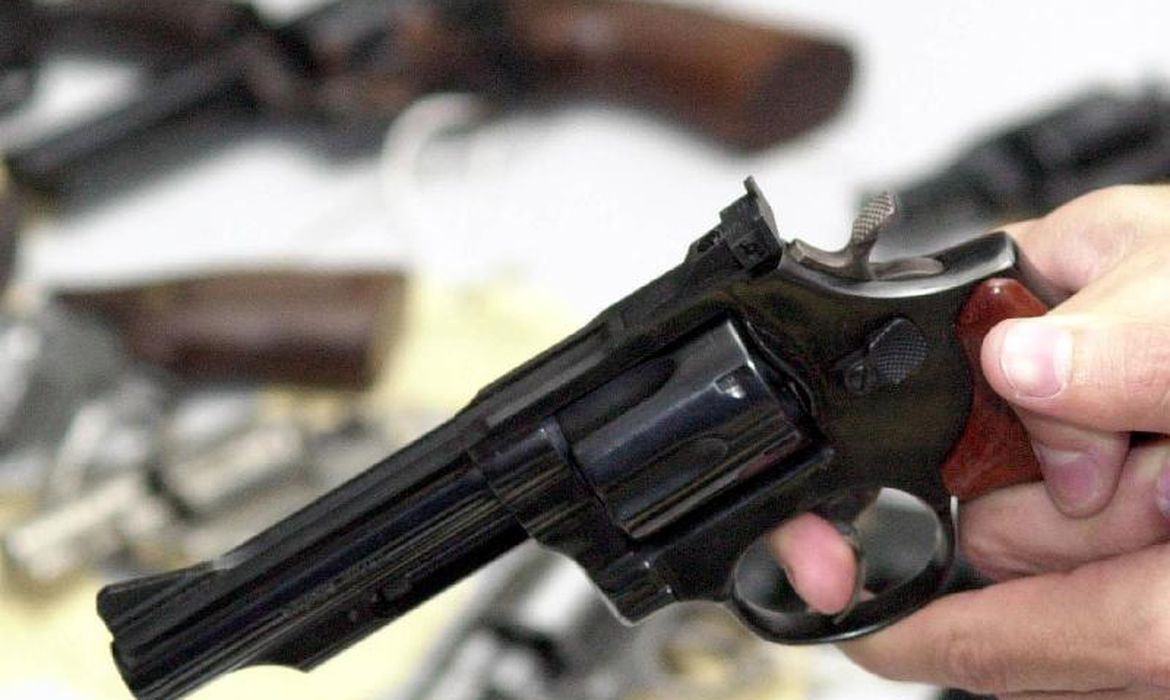A imagem atual não possui texto alternativo. O nome do arquivo é: arma_de_fogo_arquivo_agencia_brasil