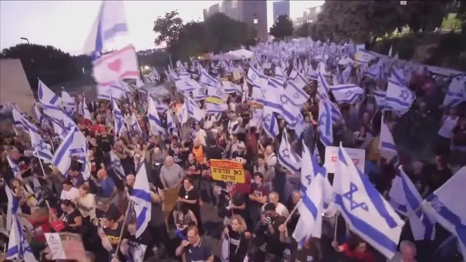 Milhares de manifestantes tomam as ruas de Israel e exigem novo governo