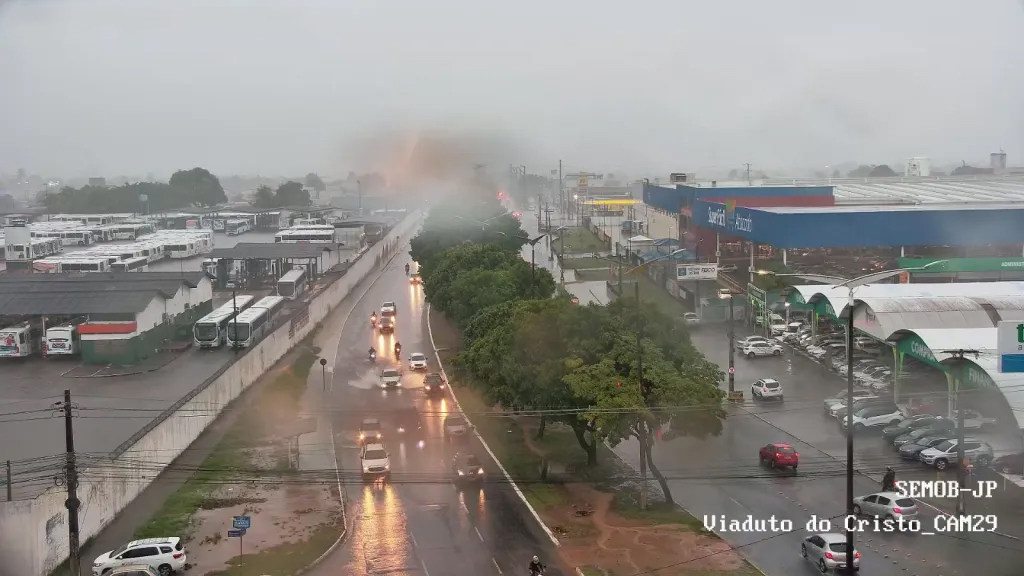 Chuva no Viaduto do Cristo