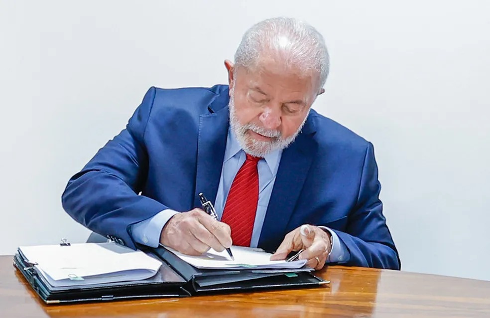 A imagem atual não possui texto alternativo. O nome do arquivo é: lula-31