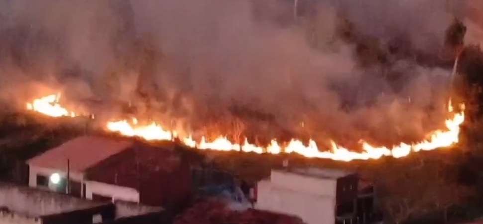 A imagem atual não possui texto alternativo. O nome do arquivo é: incendio-alagoa-seca