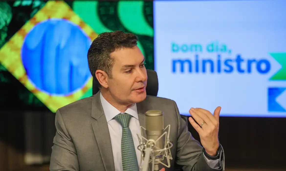 A imagem atual não possui texto alternativo. O nome do arquivo é: jader-filho