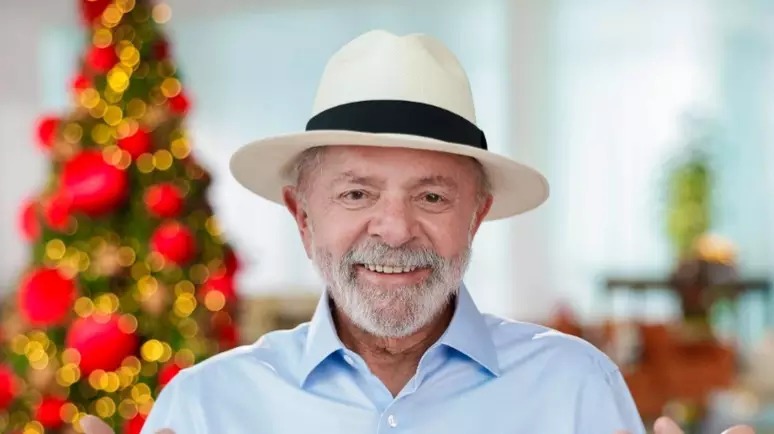 A imagem atual não possui texto alternativo. O nome do arquivo é: lula-33