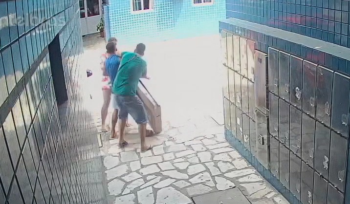 A imagem atual não possui texto alternativo. O nome do arquivo é: casal-5