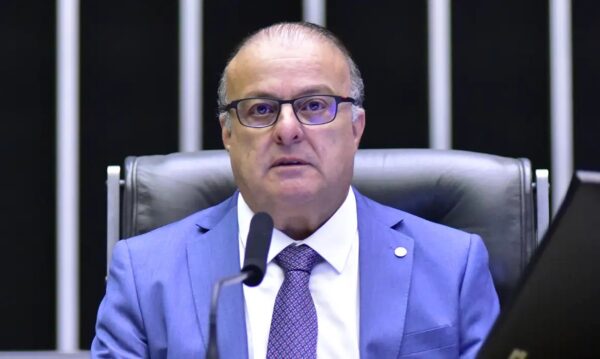 A imagem atual não possui texto alternativo. O nome do arquivo é: paulinhofreirefotozecaribeirocamaradosdeputados-600x359