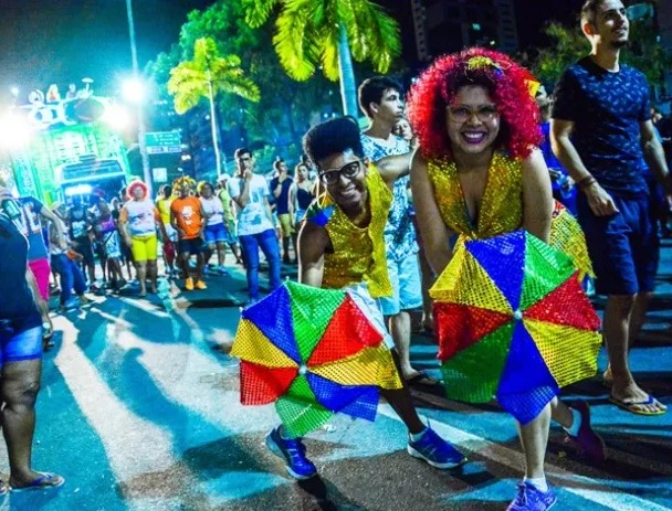 A imagem atual não possui texto alternativo. O nome do arquivo é: carnaval-4