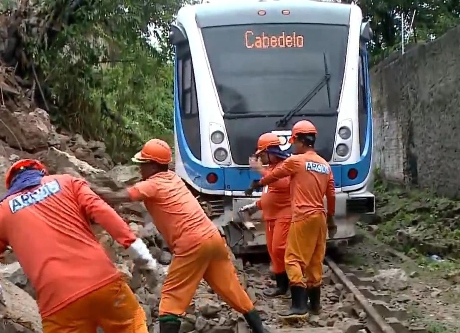 A imagem atual não possui texto alternativo. O nome do arquivo é: trem