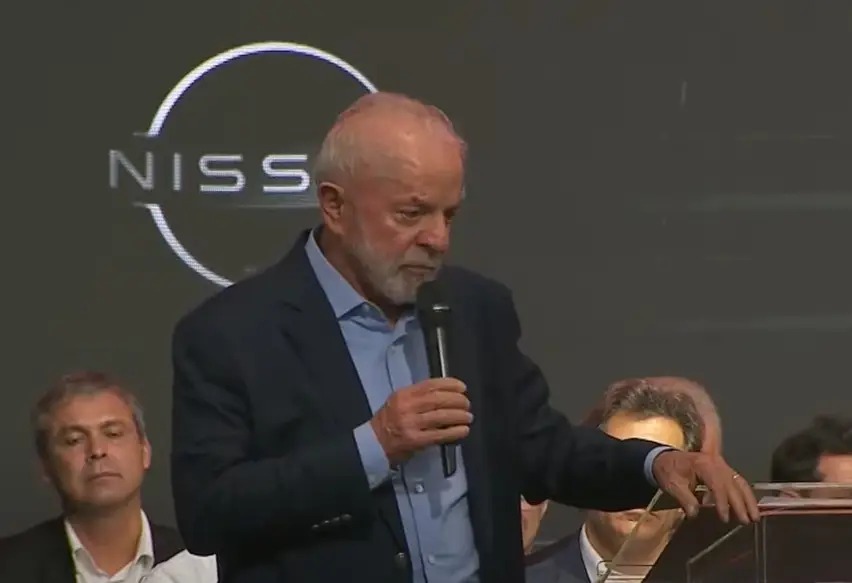 A imagem atual não possui texto alternativo. O nome do arquivo é: lula-44