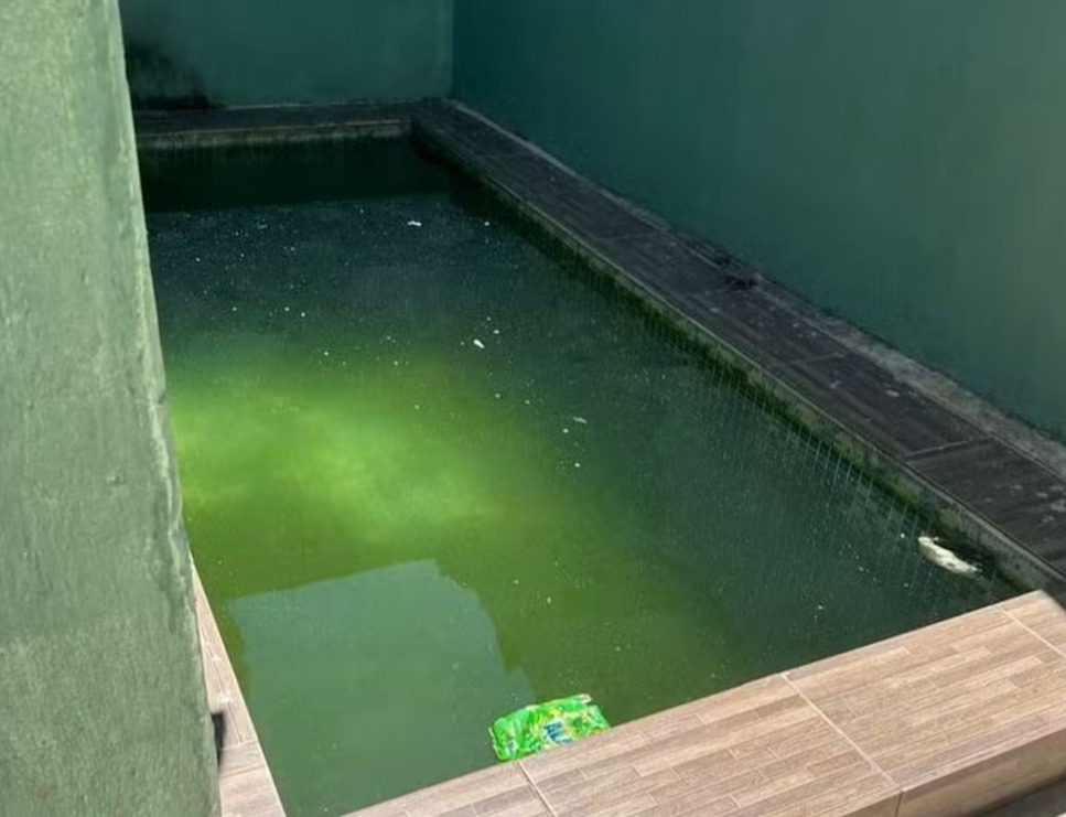 A imagem atual não possui texto alternativo. O nome do arquivo é: piscina