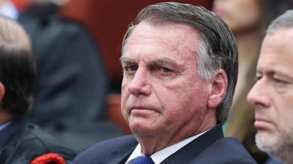A imagem atual não possui texto alternativo. O nome do arquivo é: bolsonaro-46