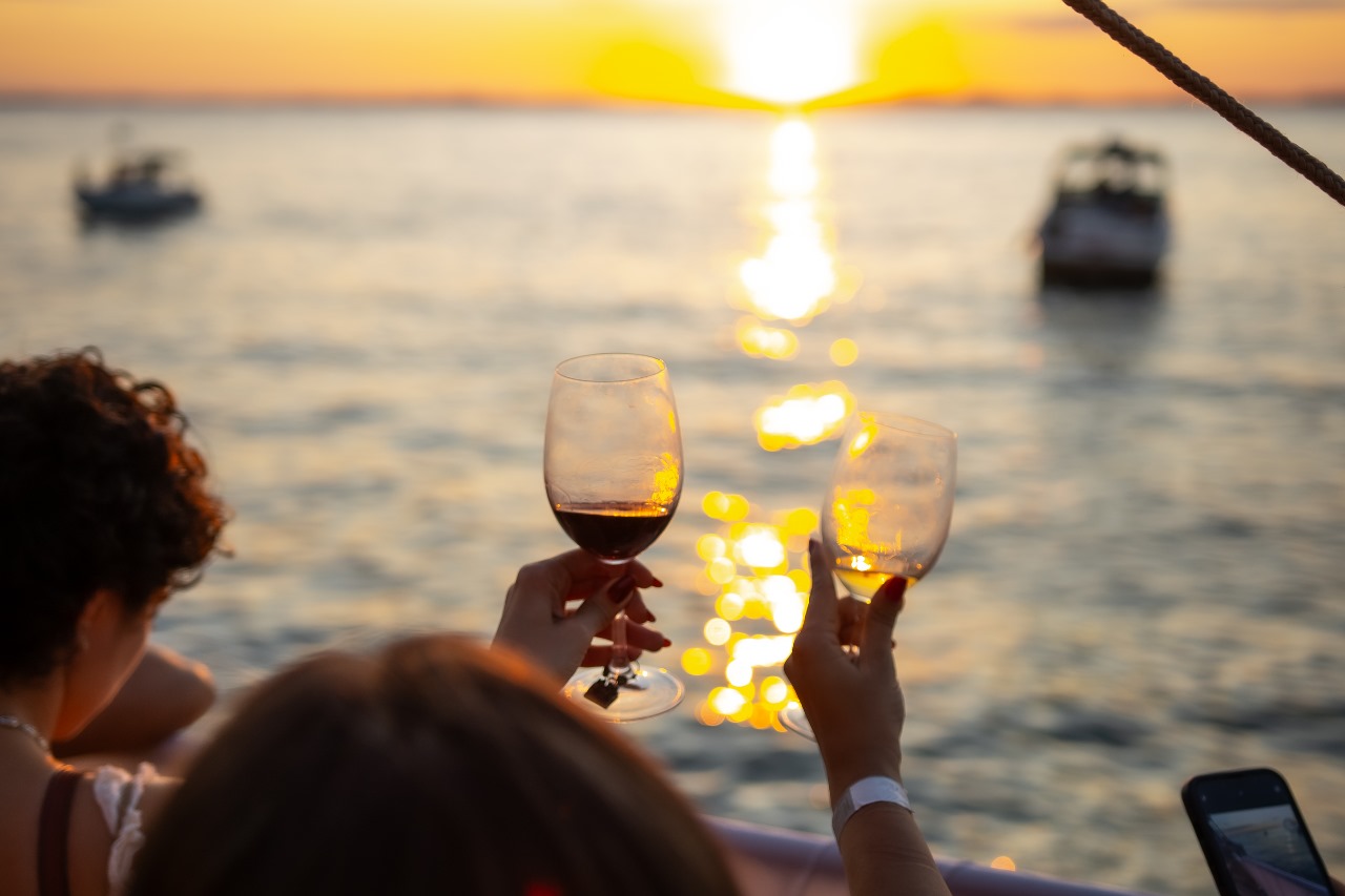 A imagem atual não possui texto alternativo. O nome do arquivo é: festival-de-vinhos