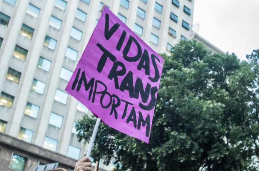 Homem é punido por transfobia ao desrespeitar mulher trans em rede social na Paraíba