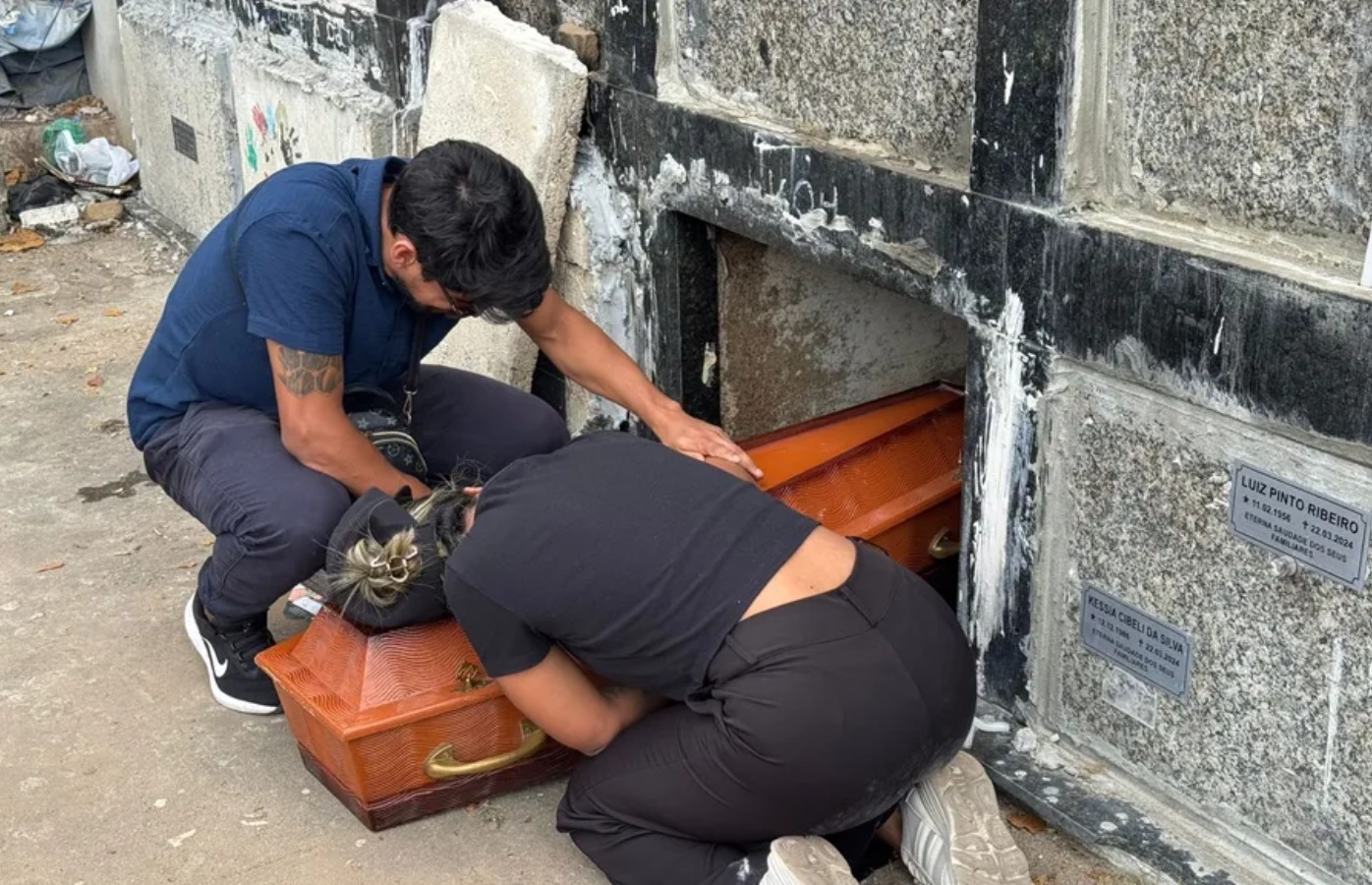 Criança encontrada morta em João Pessoa é enterrada; investigação aponta o pai como suspeito.