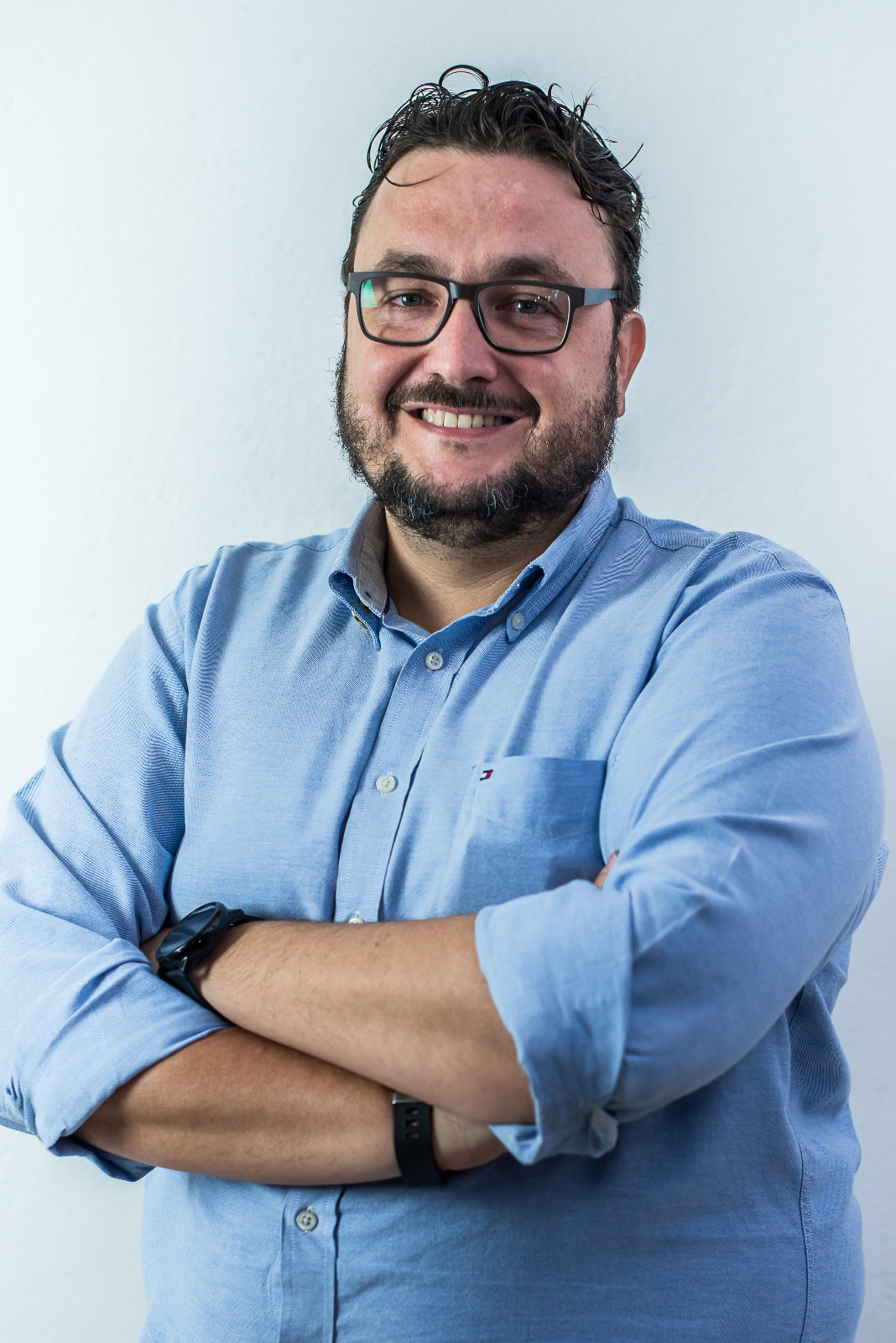 Quando a estratégia eleitoral vira conteúdo e esquece o eleitor: um retrato mordaz do candidato-performance.